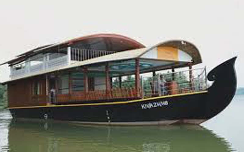 Short backwater trip on Kannur Houseboat near Parassinikadavu Temple – perfect for couples and families
