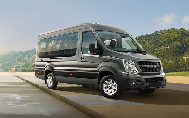 Comfortable taxi and tourist vehicle services in Kannur for sightseeing, airport transfers, and houseboat pickup